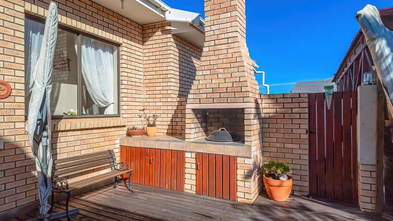 5 Bedroom Property for Sale in Village On Sea Western Cape